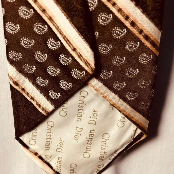 Vintage Christian Dior Monsieur tie In Classic Brown & Burgundy Diagonal Stripe - Picture 5 of 5